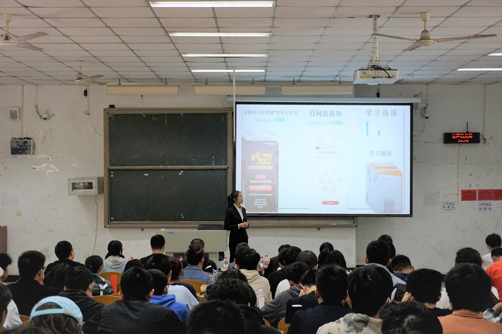 9001cc金沙首页举办“十佳班集体”评选暨班级风采展初赛1_副本.jpg 9001cc金沙首页举办“十佳班集体”评选暨班级风采展初赛1_副本.jpg