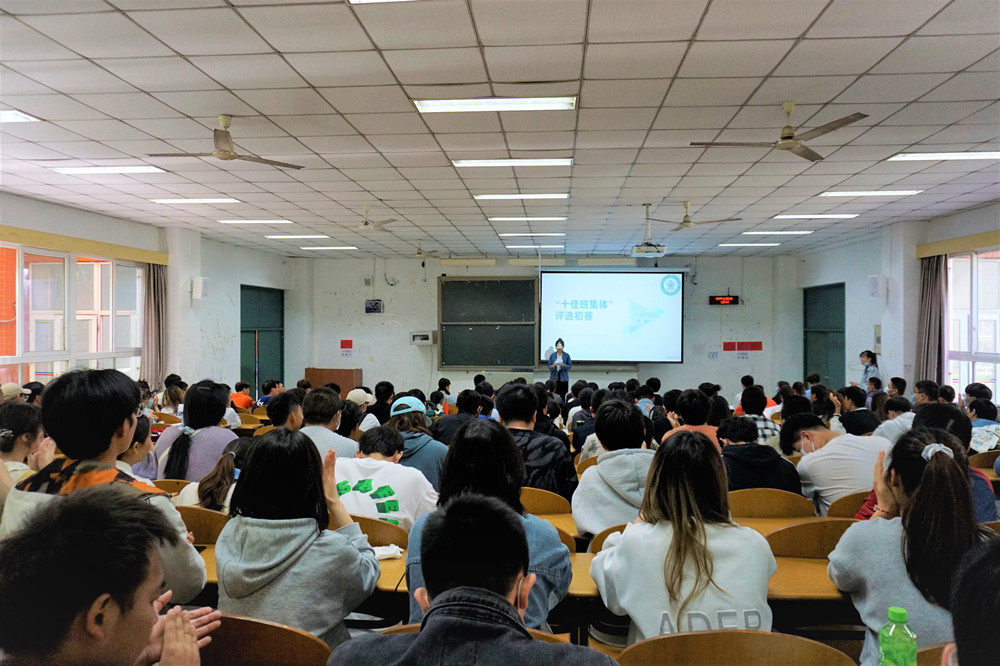 9001cc金沙首页举办“十佳班集体”评选暨班级风采展初赛2_副本.jpg 9001cc金沙首页举办“十佳班集体”评选暨班级风采展初赛2_副本.jpg