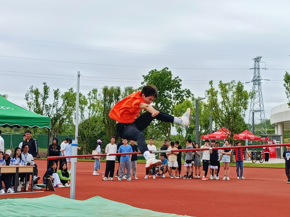 9001cc金沙首页在校田径运动会中连创佳绩1.jpg 9001cc金沙首页在校田径运动会中连创佳绩1.jpg