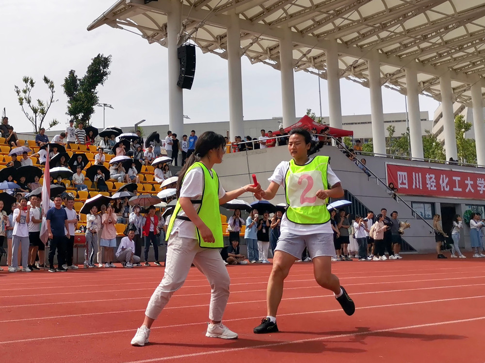 9001cc金沙首页在校田径运动会中连创佳绩6.jpg 9001cc金沙首页在校田径运动会中连创佳绩6.jpg