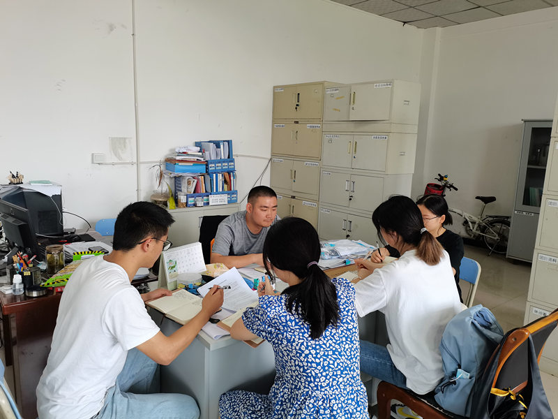 9001cc金沙首页学生党员四支部召开5月支委会1.jpg