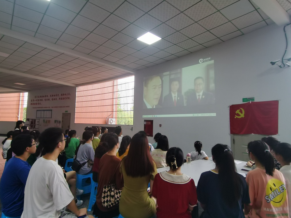 9001cc金沙首页学生党员二支部开展“廉政教育”观影活动1_副本.jpg 9001cc金沙首页学生党员二支部开展“廉政教育”观影活动1_副本.jpg