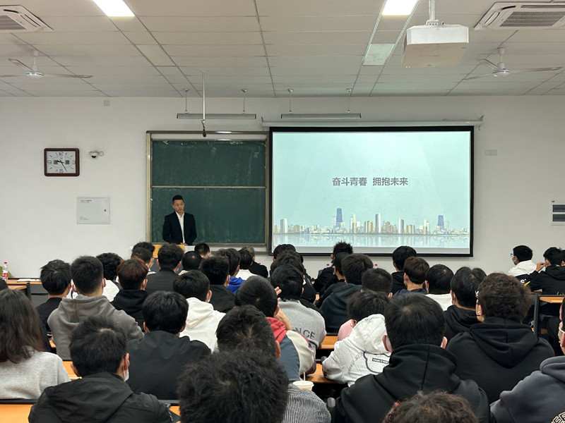 9001cc金沙首页开展优秀校友返校分享会1.jpg 9001cc金沙首页开展优秀校友返校分享会1.jpg