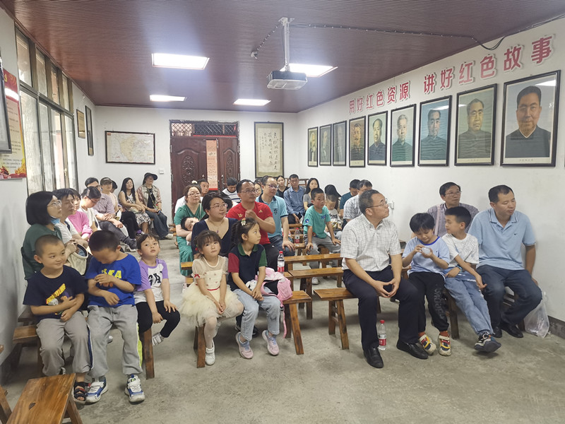 9001cc金沙首页分工会组织教职工赴都江堰灌县古城开展出游活动2.jpg