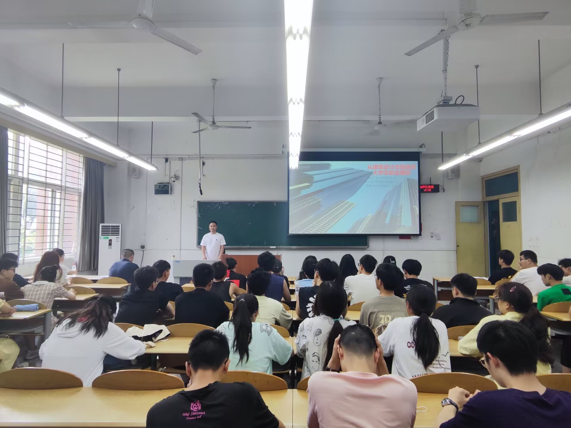 9001cc金沙首页开展奋斗者足迹专题讲座1.jpg 9001cc金沙首页开展奋斗者足迹专题讲座1.jpg